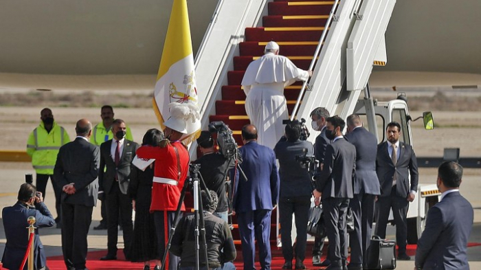 Papst Franziskus fliegt zurück nach Rom