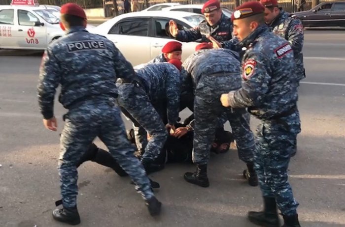  “Daşnaksütyun” rəsmisi Paşinyanı zorakılıqda ittiham etdi  