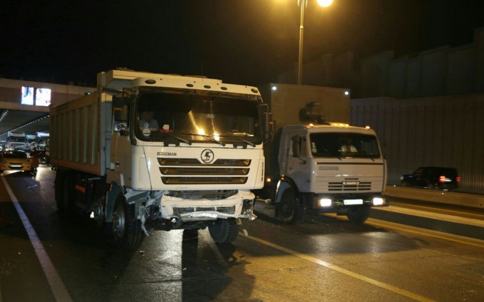 Bakıda iki yük avtomobili toqquşub