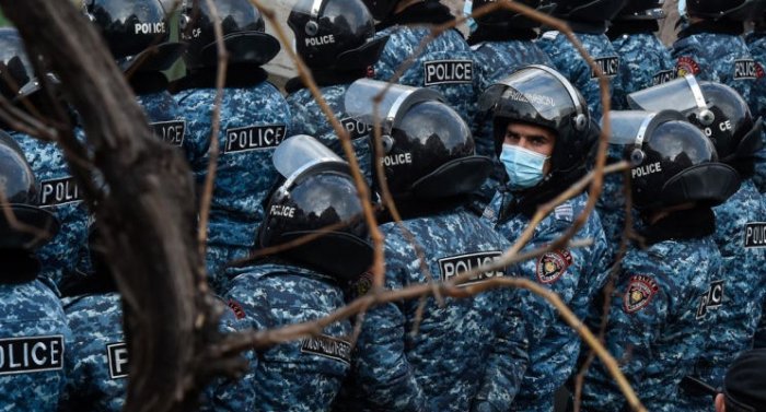Polis Saqatelyanın qohumlarını saxlayıb
