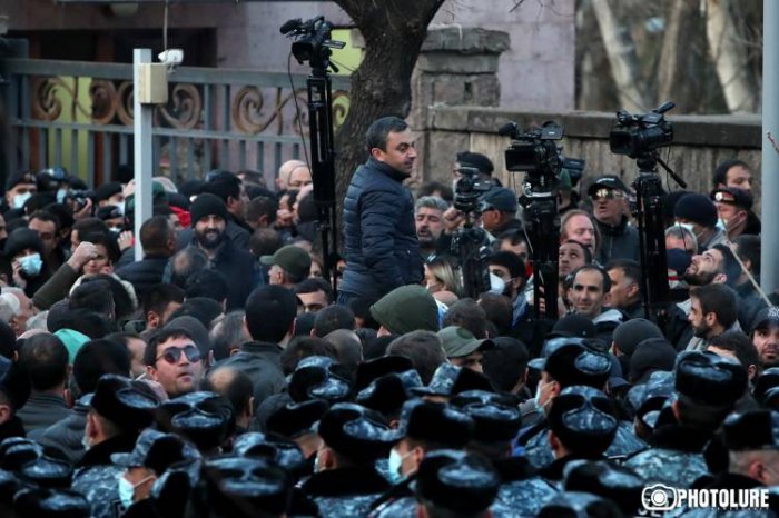 Ermənistanda bu gün inqilab baş verə bilər 