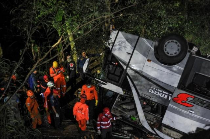  Indonesia bus carrying school children plunges into ravine, killing  27  