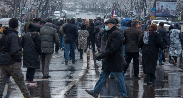 Protest rally in Yerevan: Protesters block streets