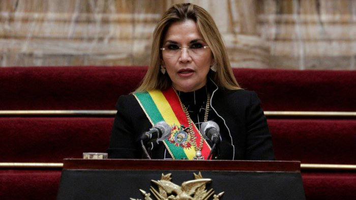 Sabiq prezident dövlətə xəyanət ittihamı ilə həbs edildi