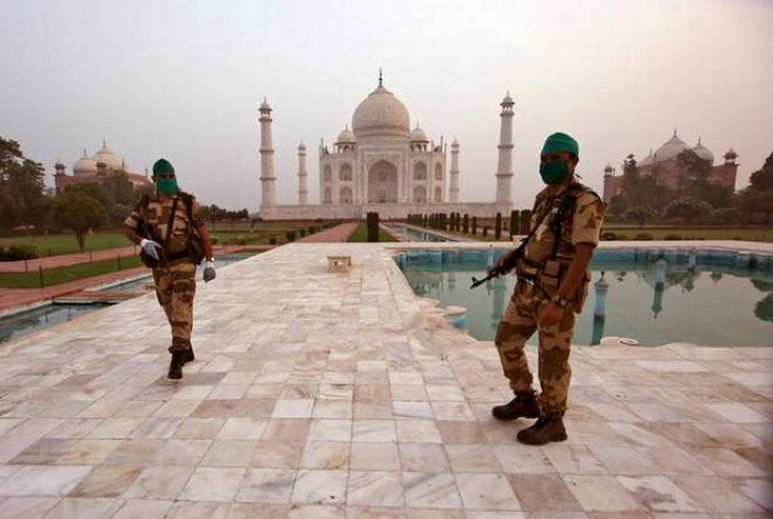 Taj Mahal vacated after hoax bomb call  