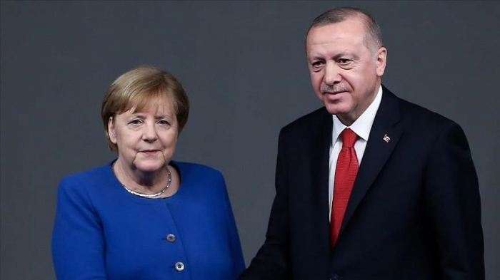  Erdogan discute avec Merkel du renforcement des relations Turquie-UE 
