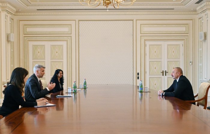  Presidente Ilham Aliyev recibe al Director Regional del Banco Mundial 