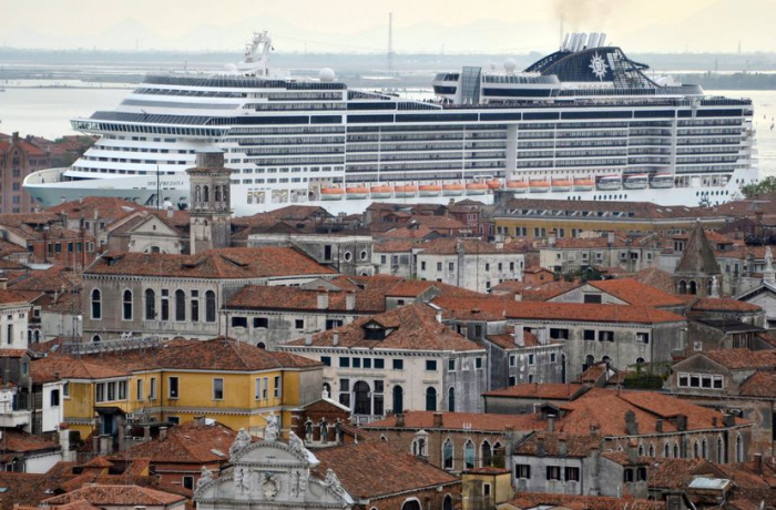 Italia prohibirá a los grandes cruceros entrar en el centro histórico de Venecia