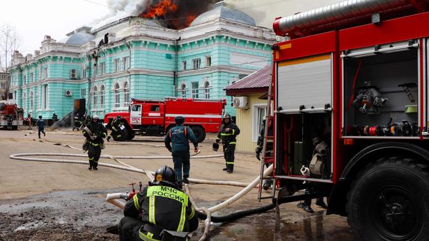   Russie:   des chirurgiens terminent avec succès une opération à cœur ouvert en plein incendie