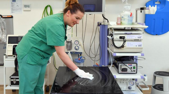 Kliniken lagern Aufgaben zunehmend aus