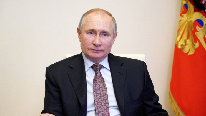 Putin firma una ley que le permite volver a postularse a la Presidencia