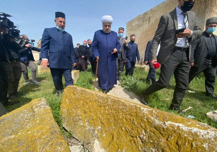   Leiter religiöser Konfessionen besichtigten zerstörte Denkmäler in Agdam  