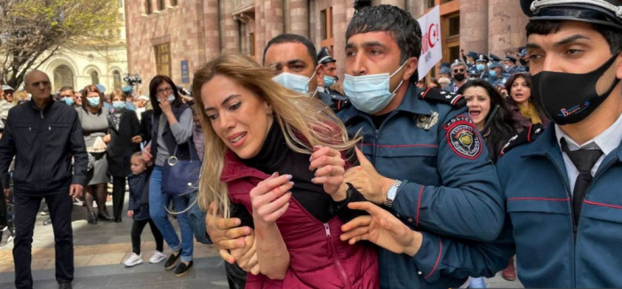   Armenian police arrest female members of opposition  