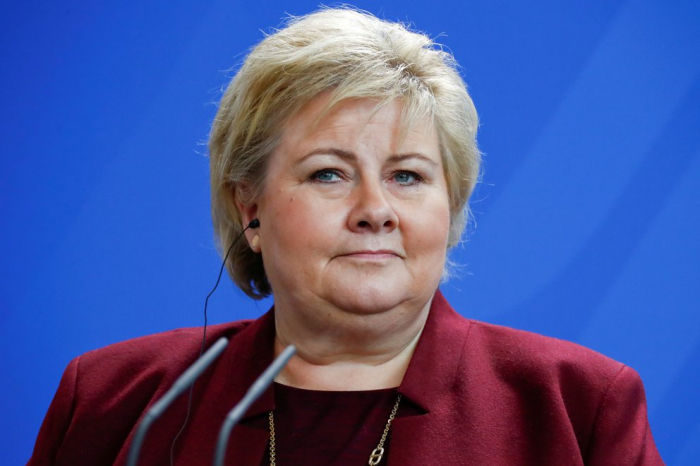La primera ministra de Noruega fue multada con USD 2.300 por celebrar su cumpleaños con más de 10 personas
