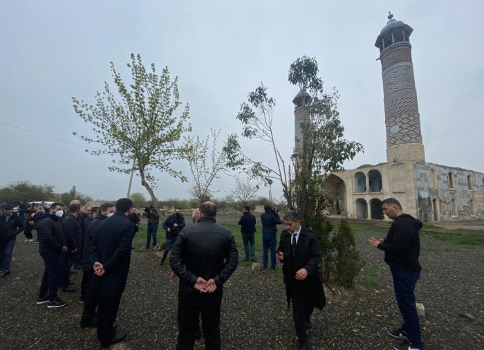  Delegation des Turkischen Rates besucht Dschuma-Moschee in Agdam  