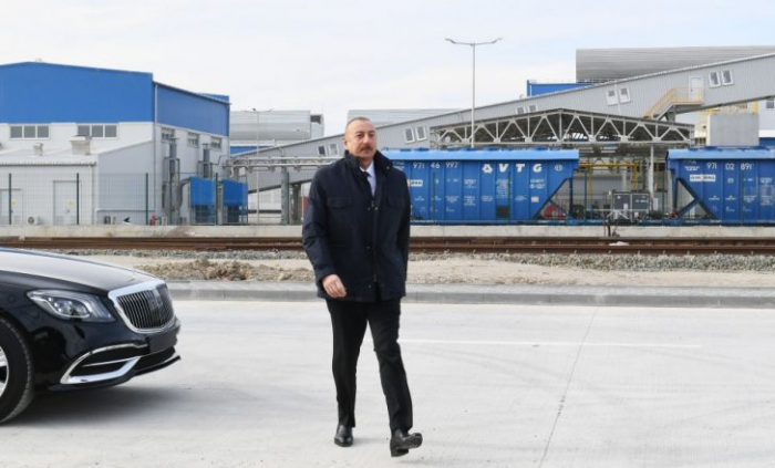  Präsident Ilham Aliyev eröffnet den Kriegstrophäen-Park in Baku 