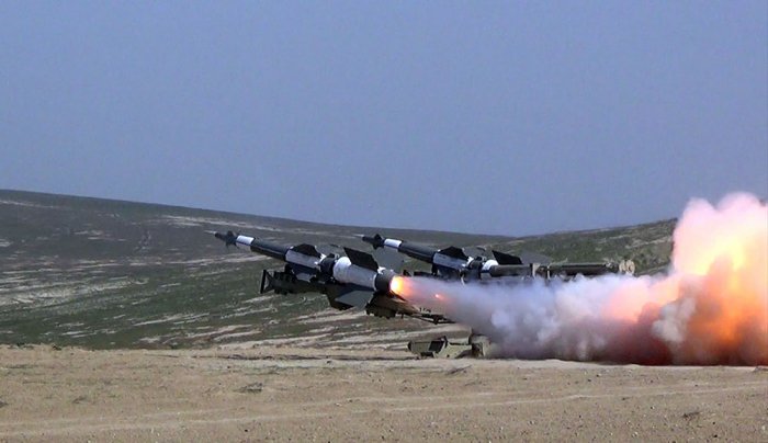   Las tropas de misiles Zenit realizan ejercicios de tiro de combate -   VIDEO     