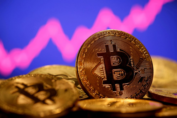 Bitcoin vuelve a batir su récord y se acerca a los USD 65.000 de la mano de la salida a Bolsa de una de las mayores plataformas de criptomonedas