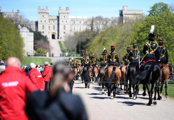 La familia real británica despide en Windsor al duque de Edimburgo