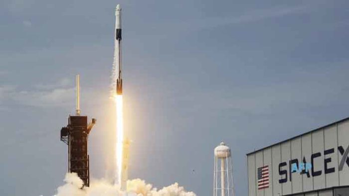 SpaceX flight to ISS postponed by one day due to weather