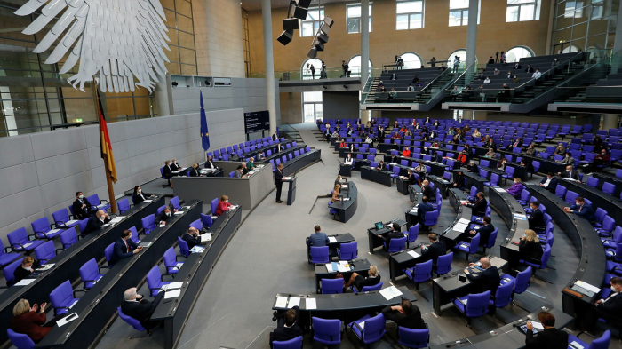     Bundestagsdebatte zu Ostukraine:     Parteienvertreter bezüglich russischen Verhaltens gespalten