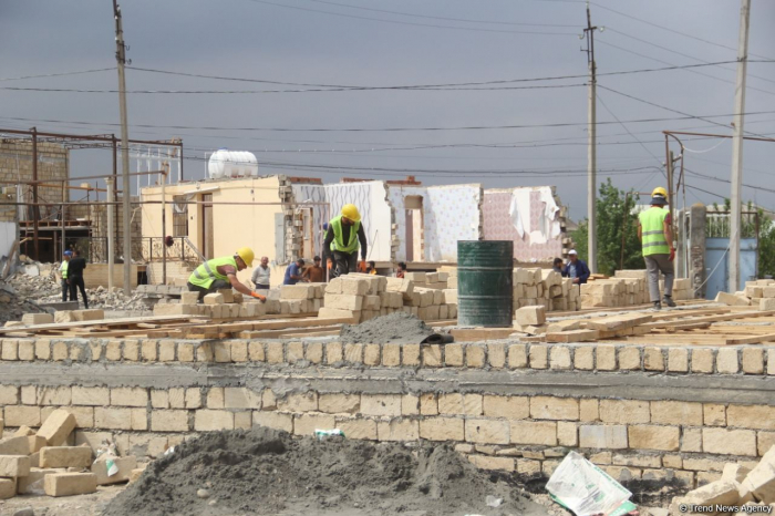   Aserbaidschan beginnt mit der Renovierung von Häusern, die durch armenische Raketenangriffe in Gandscha zerstört wurden  