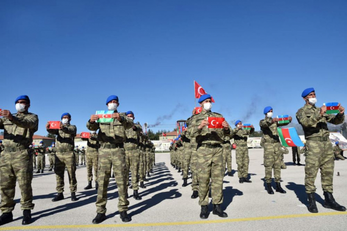   Aserbaidschanische Soldaten haben die Ausbildung in der Türkei erfolgreich abgeschlossen -   FOTO    