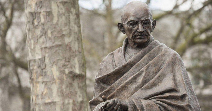  ¿Por qué profanaron el monumento a Mahatma Gandhi en Ereván? 