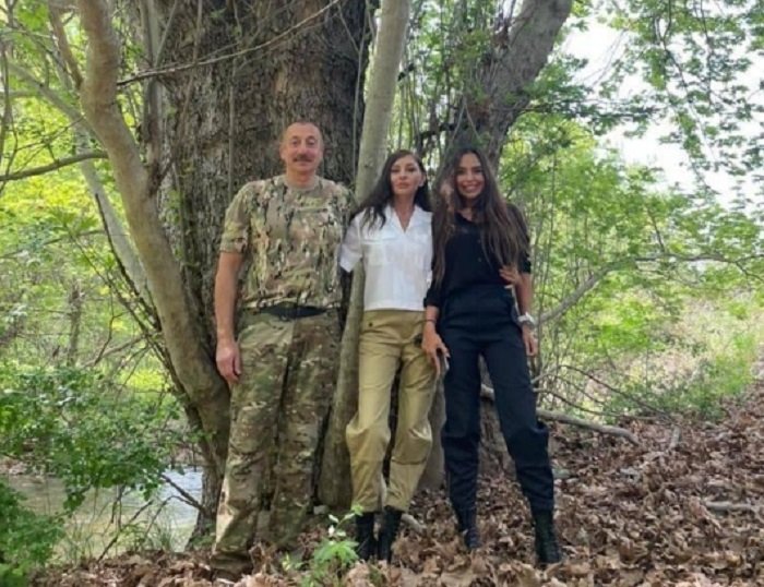  Ilham Aliyev, con su familia en la orilla de Basitchay -  FOTOS+VIDEO