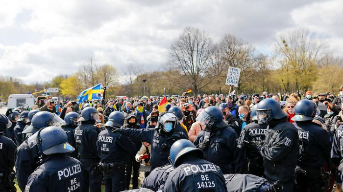 Verfassungsschutz beobachtet "Querdenker"-Szene