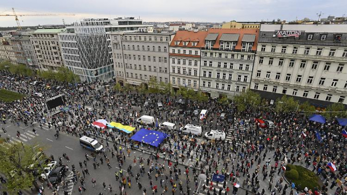 Tausende Prager protestieren gegen Zeman