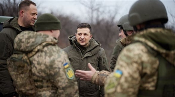 الرئيس الأوكراني يتفقد الجبهة على الحدود مع روسيا