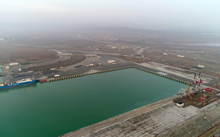 Bakı Limanında yeni terminallar tikiləcək  
