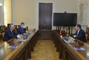 El fiscal general se reúne con el embajador turco en Azerbaiyán