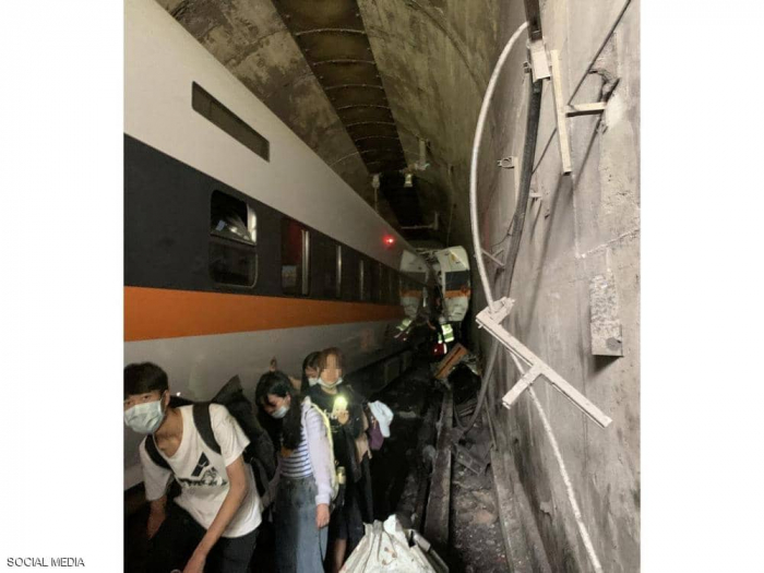  عشرات القتلى في حادث قطار مروع في تايوان