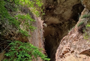 Los periodistas visitaron la cueva de Azikh en el marco de una gira de prensa