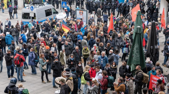  Trotz Verbots Demonstration gegen Corona-Beschränkungen
 