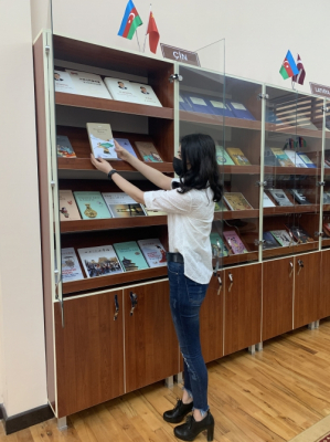  La Embajada de China en Azerbaiyán donó libros a la Biblioteca Nacional Azerbaiyana  