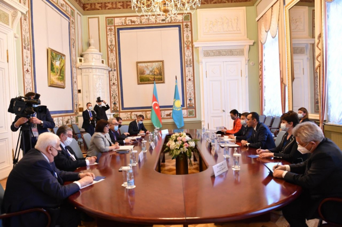 Presidenta del Parlamento de Azerbaiyán se reunió con el jefe del Senado de Kazajstán