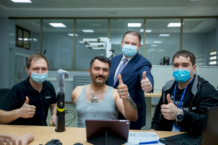  Des vétérans azerbaidjanais amputés de membres supérieurs reçoivent des prothèses de haute technologie 