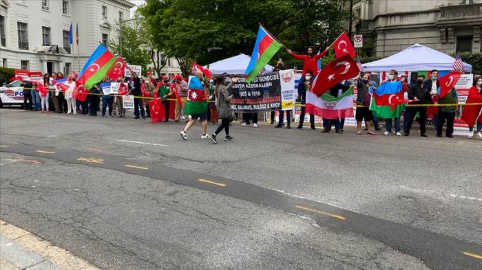  أتراك وأذربيجانيون ينظمون مسيرة احتجاجية في واشنطن 