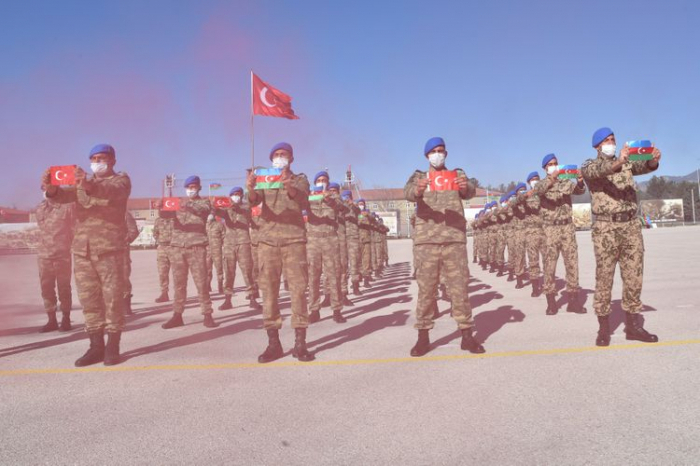    جنودنا يكملون بنجاح دورة الكوماندو في تركيا -   صور    