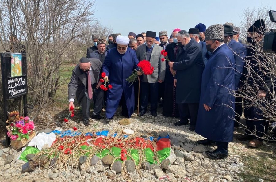 Din xadimləri Ağdamda Şəhidlər xiyabanını ziyarət edib 