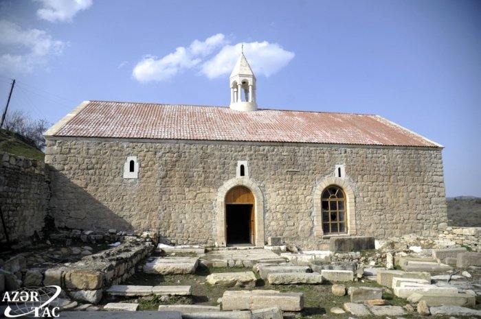   Arranca el viaje de los miembros de la comunidad religiosa cristiana albano-oudina a la aldea de Tug  