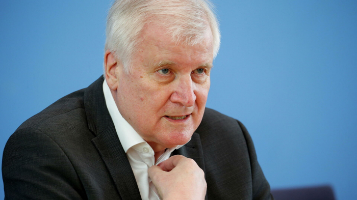 Seehofer weist Verantwortung für Anstieg politisch motivierter Gewalt zurück