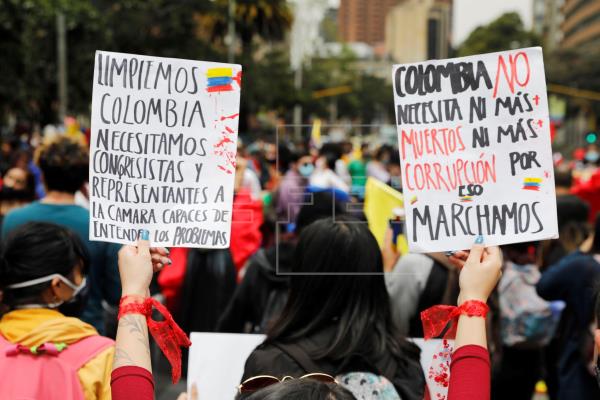 Colombia llama al diálogo político, mientras las protestas siguen en la calle