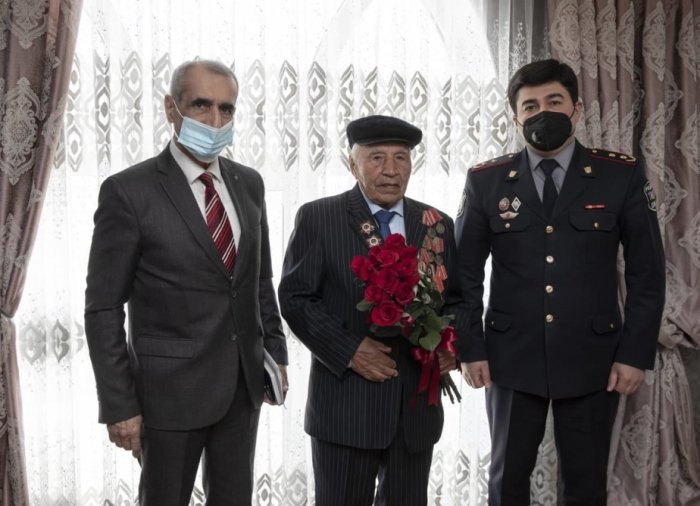 Müharibə veteranları evlərində ziyarət olundu