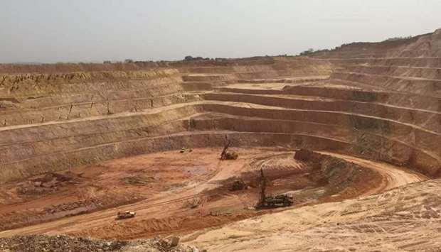 Landslide kills fifteen at Guinea gold mine