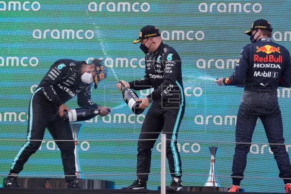 Hamilton reina en Barcelona, con Sainz séptimo y Alonso décimoséptimo