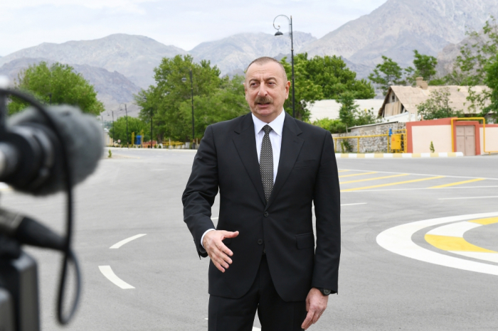     "Spielen Sie nicht mit dem Feuer, die Faust ist noch an seine Stelle"   - Ilham Aliyev warnt  